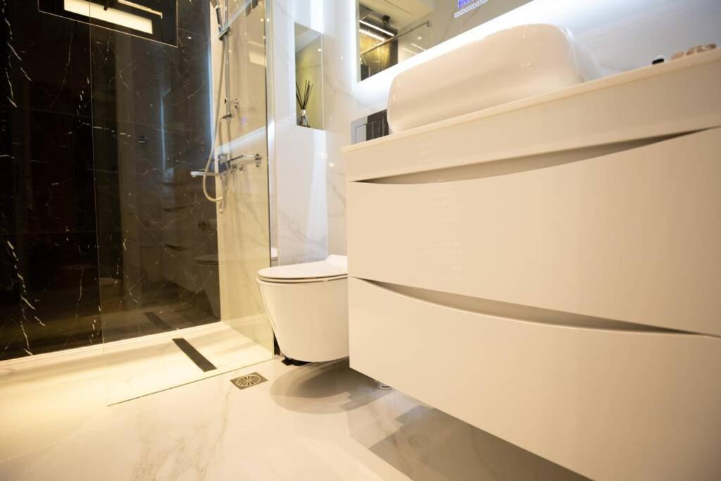 אתונה Ecostay-Serenity,Business Class Apartment By The Sea In Alimos Kalamaki מראה חיצוני תמונה